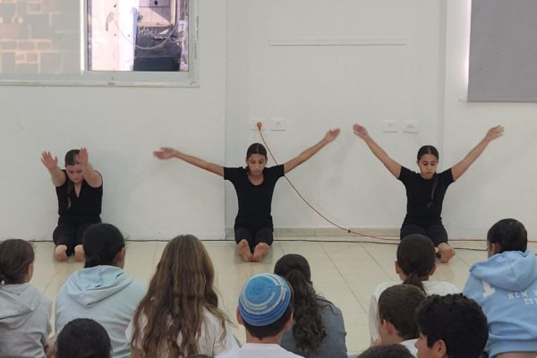 התכנסות שכבות ה'-ו' לציון אירועי 7.10